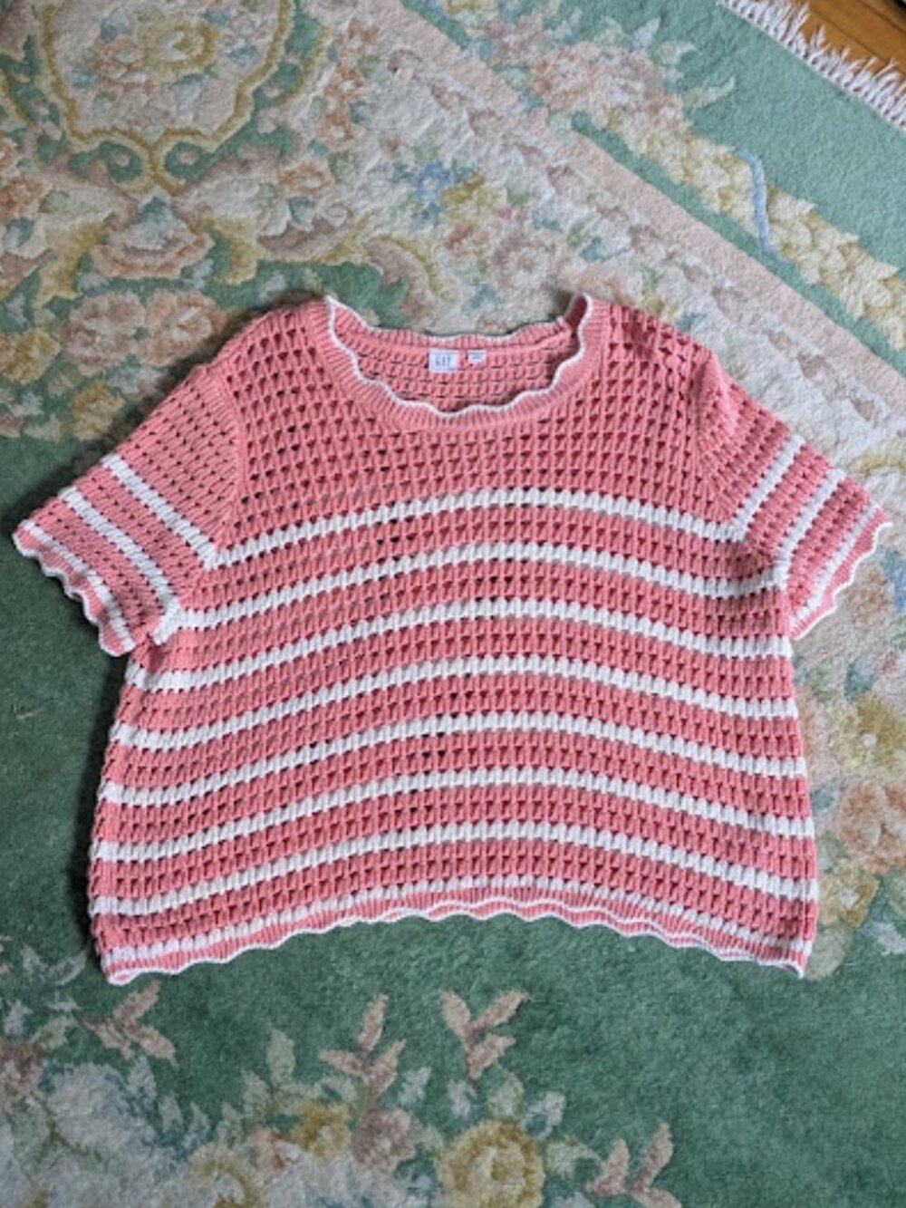 GAP Women Sz L Sweater Top Crochet Short Sleeve Peach Coral Scalloped Cotton